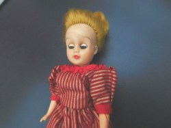 DC FASHION DOLL VIEW